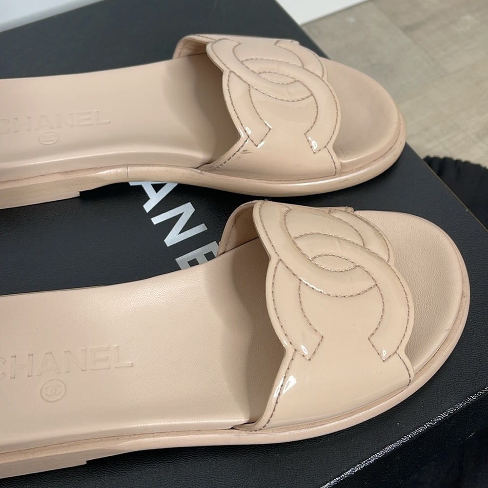 CHANEL CC Beige Patent Calfskin Leather Sandal Mules with Box - Picture 8 of 17
